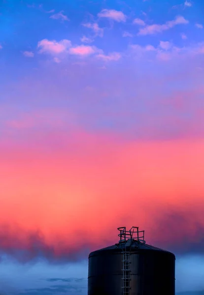 pembe yaz günbatımı kırsal kesimde