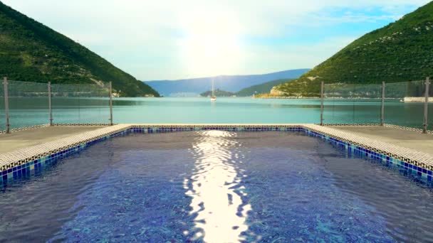 Solnedgång Bergen Pool Nära Hotellet Vid Havet — Stockvideo