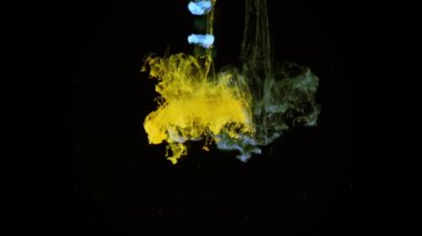 Sıvının dokusu sudaki boyaların çözünmesidir. Karıştırma renkleri doğal sıvılar