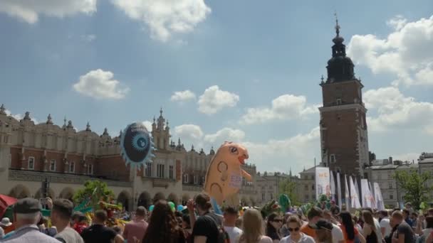 パレード クラクフのドラゴンの祭り ポーランド2019 2019年6月1日 — ストック動画