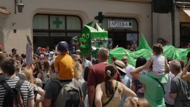 Desfile Festival Los Dragones Cracovia Polonia 2019 Primero Junio 2019 — Vídeos de Stock