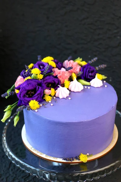 Gâteau Anniversaire Bleu Décoré Fleurs Merengues — Photo
