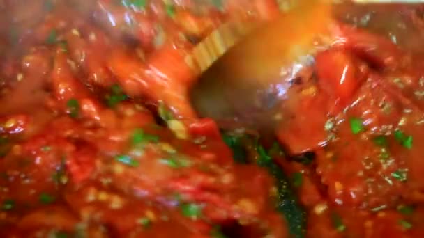 Matlagning Färska Grönsaker Tomat Och Paprika Närbild — Stockvideo