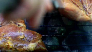 Barbekü portre üzerinde taze et kavurma