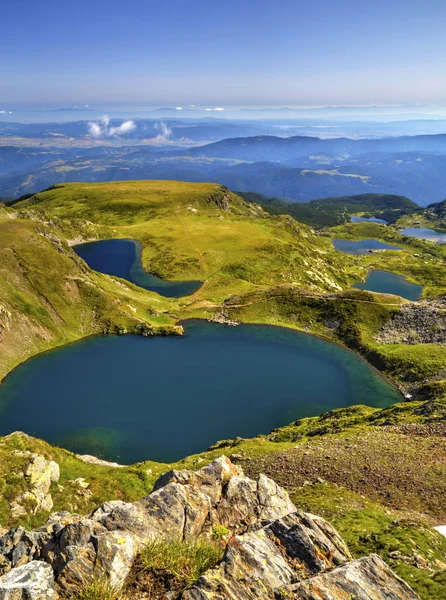 Dağ gölleri ile güzel manzara