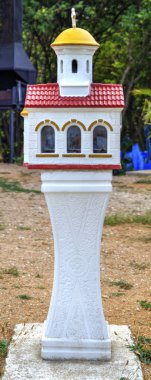 Güzel küçük beyaz saray bahçe dekorasyon için