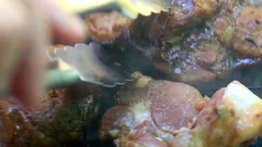 Barbekü portre üzerinde taze et kavurma