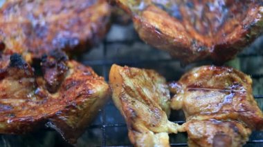 Barbekü portre üzerinde taze et kavurma