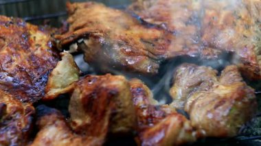 Barbekü portre üzerinde taze et kavurma