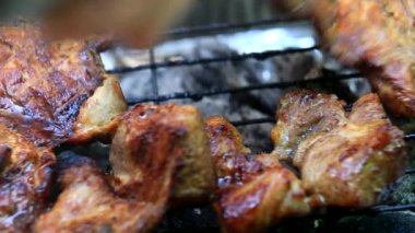 Barbekü portre üzerinde taze et kavurma
