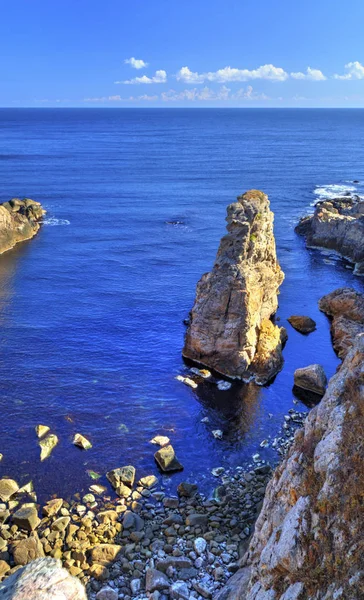 Красивый Пейзаж Скалистом Берегу — стоковое фото