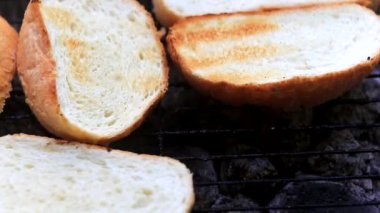 Ekmek ızgara portre üzerinde