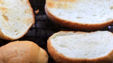 Ekmek ızgara portre üzerinde