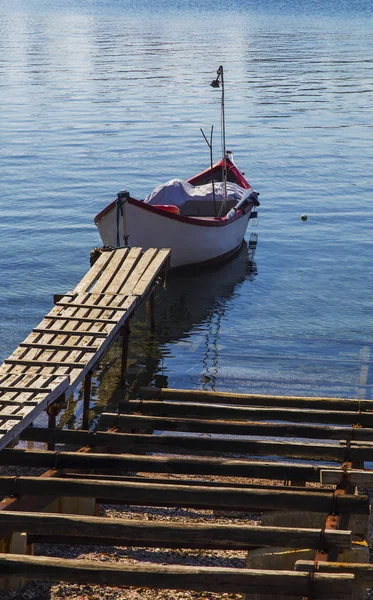 Vackert Landskap Med Båt Havet — Stockfoto