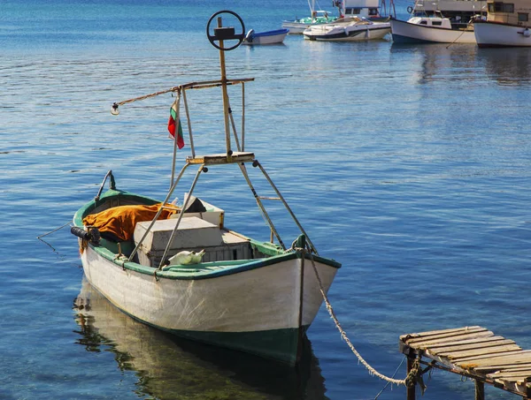 Hermoso Paisaje Con Barco Mar — Foto de Stock