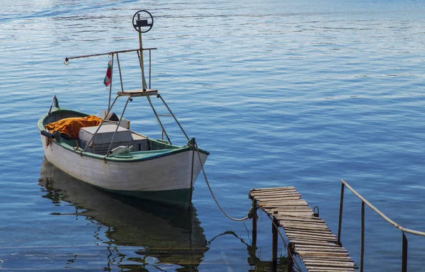 Bela Paisagem Com Barco Mar — Fotografia de Stock