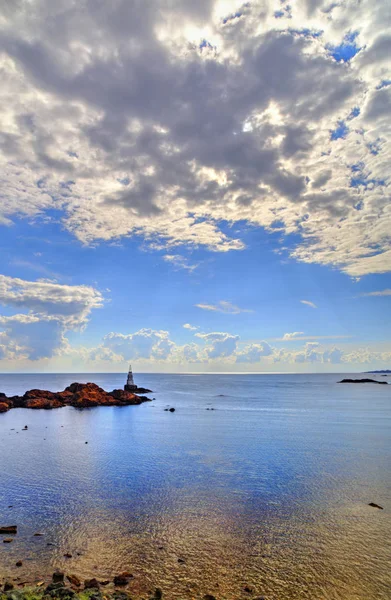 Hermoso Paisaje Con Faro Mar Azul — Foto de Stock