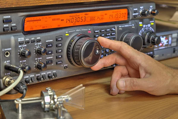 Nowoczesne Wysokiej Częstotliwości Radiowych Transiwerem Amatorskim Zbliżenie — Zdjęcie stockowe