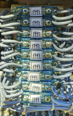 Elektrik anahtarları ve portre görünümü teller