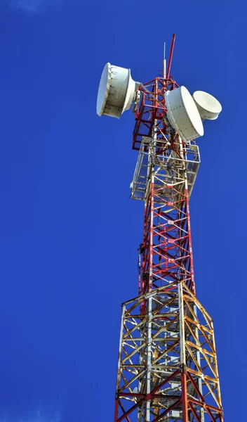 Kommunikation Antennen Torn Blå Himmel — Stockfoto