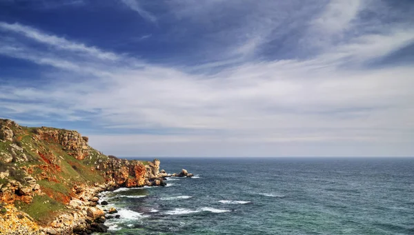 Hermoso Paisaje Con Mar Azul Costa Rocosa — Foto de Stock