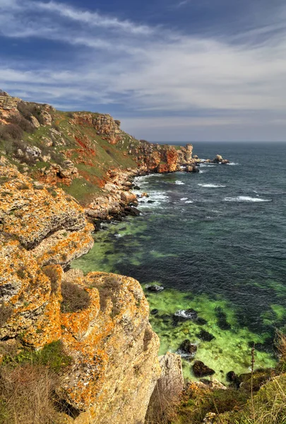 Beau Paysage Avec Mer Bleue Rivage Rocheux — Photo