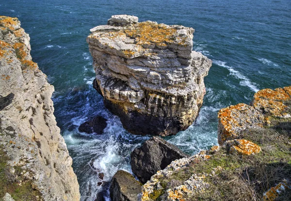 Beau Paysage Avec Mer Bleue Rivage Rocheux — Photo