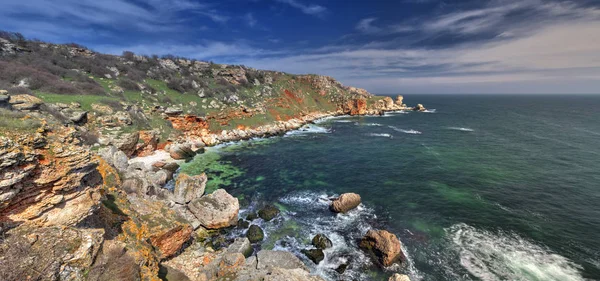 Beau Paysage Avec Mer Bleue Rivage Rocheux — Photo