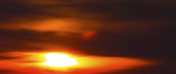 Красивый Закат Красочными Облаками — стоковое фото