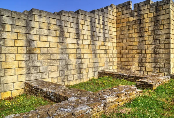 Parede Pedra Sólida Ruínas Antiga Fortaleza — Fotografia de Stock