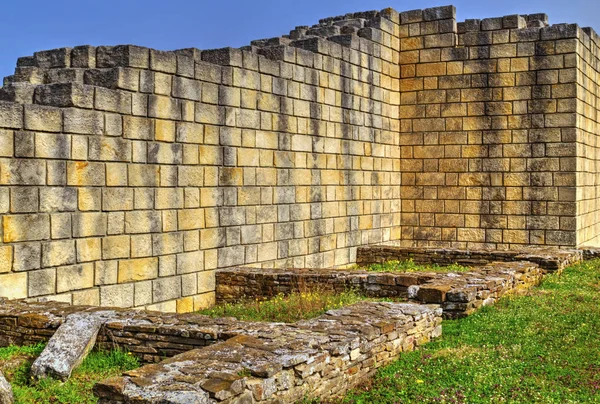Muro Piedra Maciza Ruinas Antigua Fortaleza —  Fotos de Stock