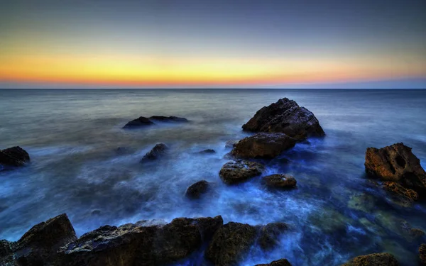 Hermoso Amanecer Sobre Costa Rocosa — Foto de Stock