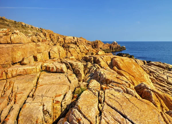 Prachtig Landschap Met Rotsachtige Kust Blauwe Zee — Stockfoto