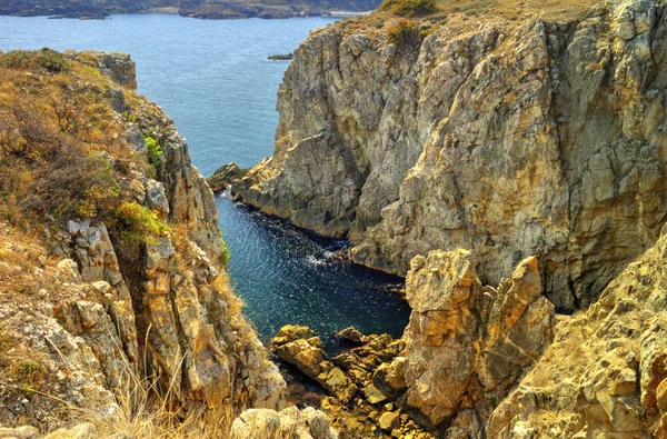 Hermoso Paisaje Con Costa Rocosa Mar Azul — Foto de Stock