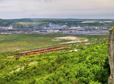 Endüstriyel manzaralı güzel yaz manzarası