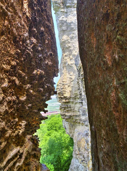 Hermosa Vista Del Paisaje Través Entrada Cueva —  Fotos de Stock
