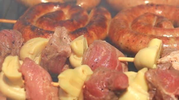 Grigliate Carne Fresca Sul Barbecue Vista Vicino — Video Stock