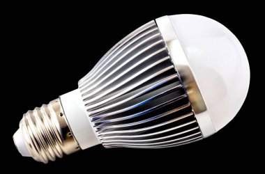 LED ampul siyah arkaplanda izole edildi, yakın plan görünümü