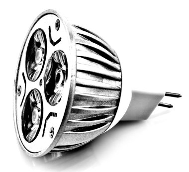 LED ampul beyaz arkaplanda izole edildi, yakın plan görünümü