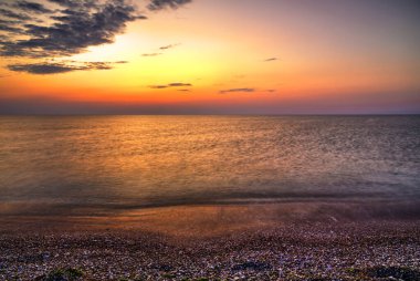 Sahilde güzel bir yaz gündoğumu