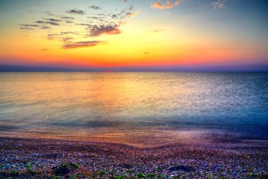 Sahilde güzel bir yaz gündoğumu