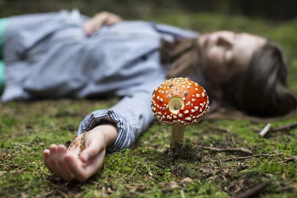 Poison Muchroom Muscaria Dead Girl — Stock Photo, Image