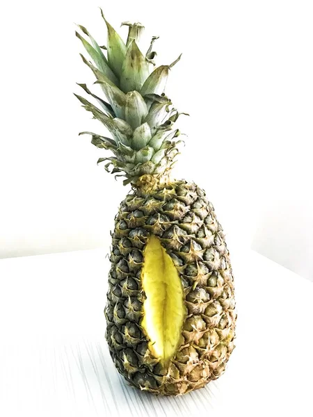 Ananas Tropicaux Frais Avec Tranche Coupée — Photo