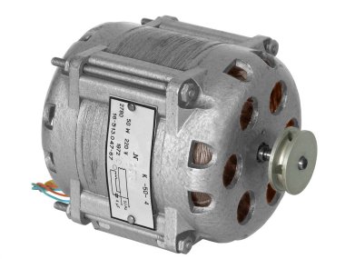 Beyaz zemin üzerinde bir sürücü makara ile elektrik motoru (220 volt, kapasite 50 watt, alternatif akım, önden görünüm)
