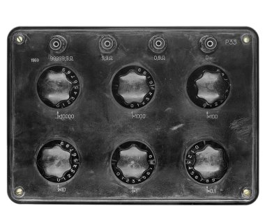 Altı Regula ile bir siyah direnç kutusu P33 (yıl 1969, üst görünüm)