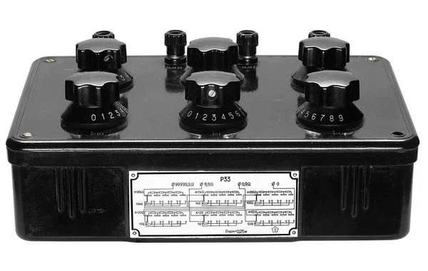 6 개의 regu를 가진 까만 저항 상자 P33 (1969 년, 정면도) — 스톡 사진