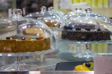 Hangi mağazası olan kristal pilakalar ve tatlılar