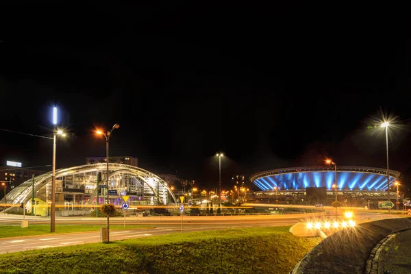 Gece Avrupa Kentinde Modern Stadyum Binası — Stok fotoğraf