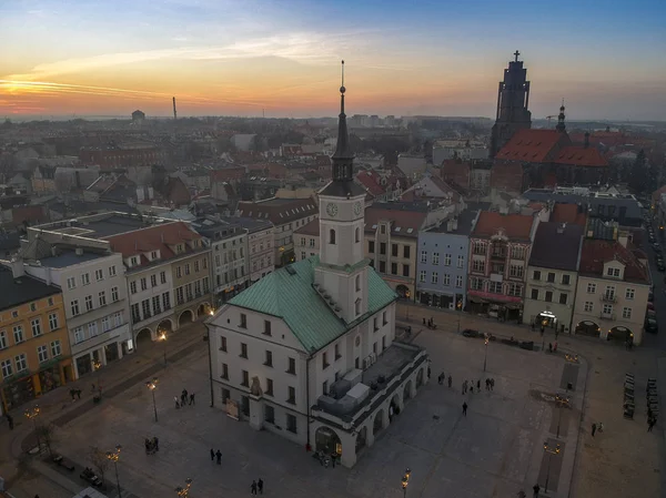 Légi Felvétel Templom Régi Európai Város Főterén Sunset — Stock Fotó