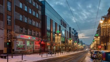 zaman atlamalı görüntüleri bulutların üzerinde binalar eski Avrupa City